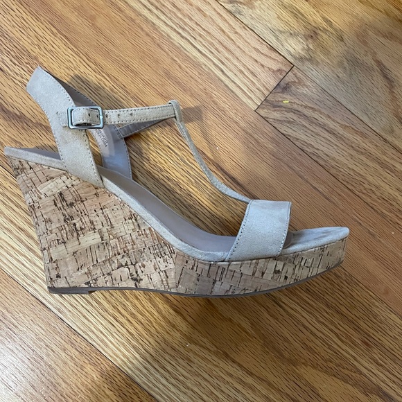 Wedge heels - Picture 1 of 4